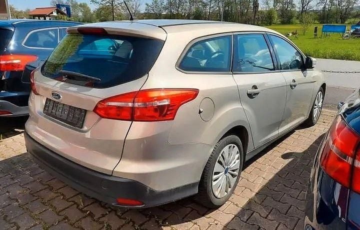 Gebraucht Ford Focus Trend 120 PS (88 kW) 2016 Grau Kombi