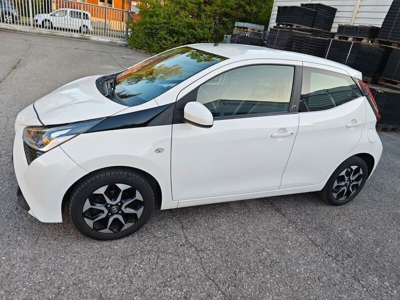 Weiß Gebraucht 2020 Toyota Aygo Team Kleinwagen | 10.000 € (Guter Preis) - Bild 1/4
