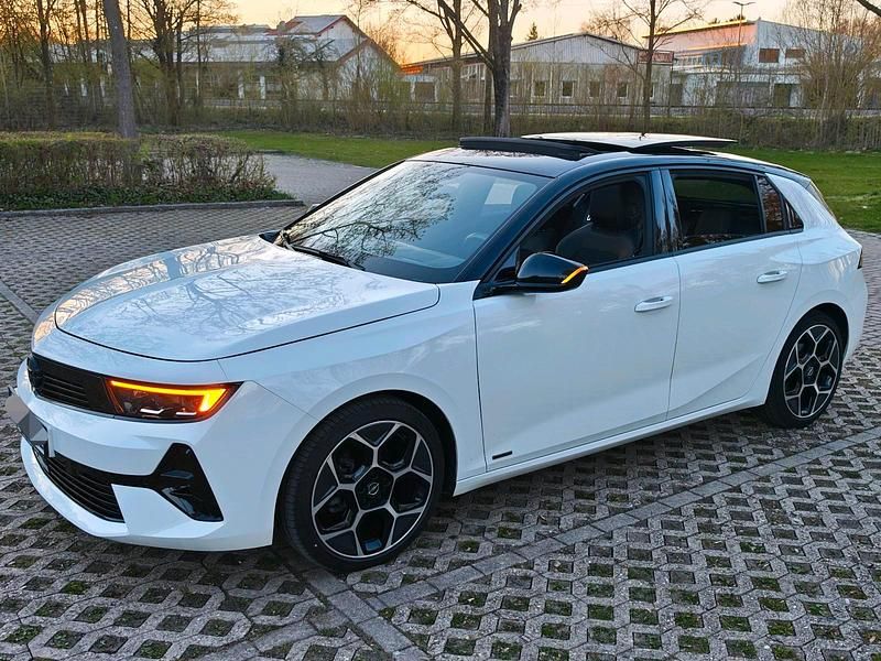 Gebraucht Opel Astra Ultimate 130 PS (95 kW) 2022 Weiß Limousine