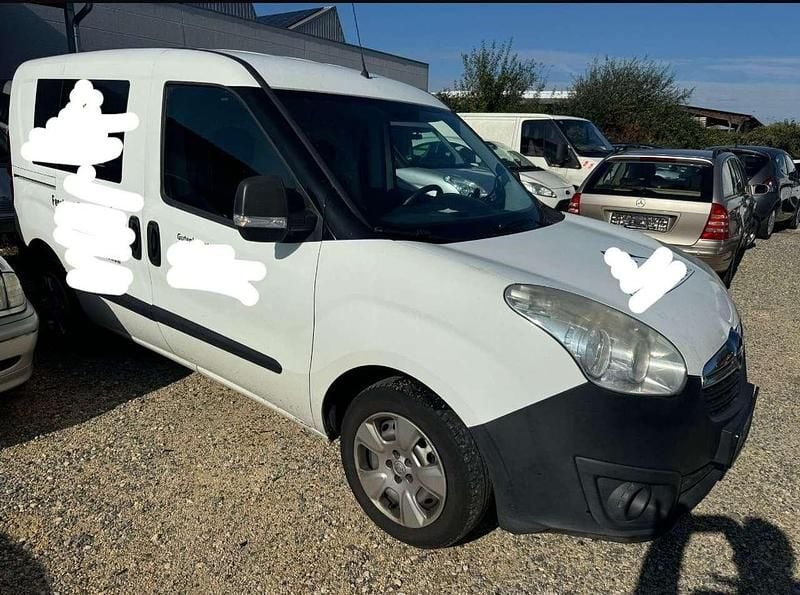 Gebraucht Opel Combo Selection 90 PS (66 kW) 2015 Weiß Van / Kleinbus