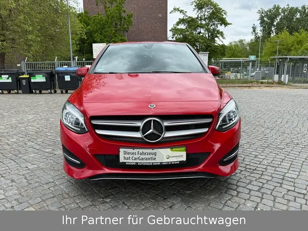 Gebraucht Mercedes B200 136 PS (100 kW) 2018 Rot Van / Kleinbus