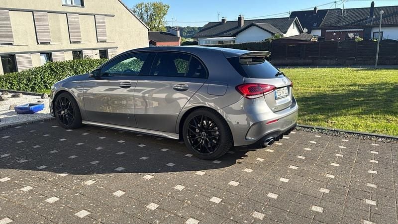 Grau Gebraucht 2019 Mercedes A35 AMG AMG Kleinwagen | 28.500 € (Guter Preis) - Bild 1/4