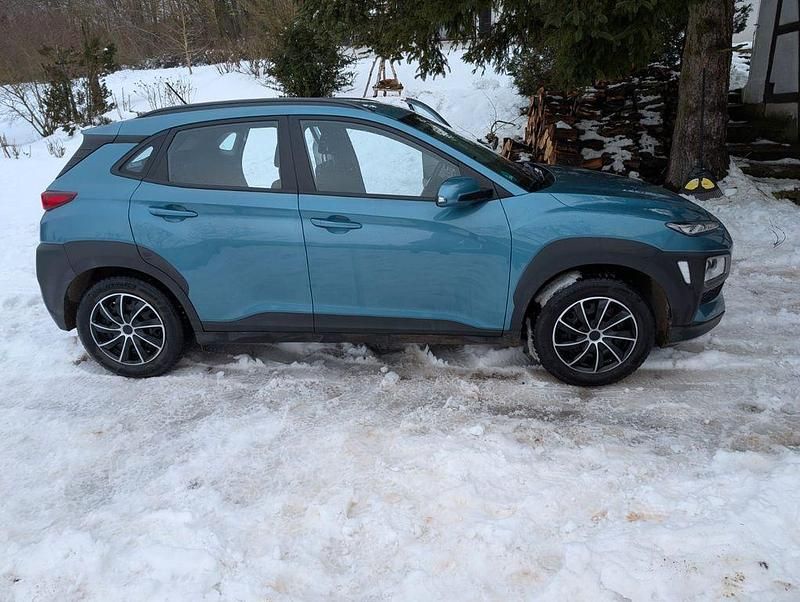 Blau Gebraucht 2019 Hyundai Kona Pure SUV | 10.900 € (Superpreis) - Bild 1/4