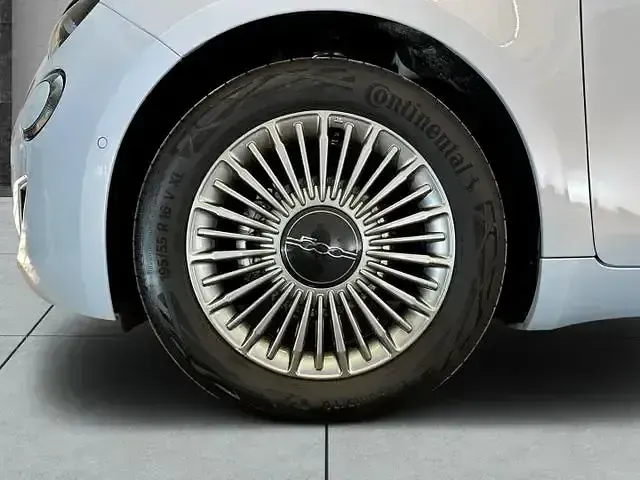 Gebraucht Fiat 500e Tech 69 kW (95 PS) 2023 Himmel blau Kleinwagen