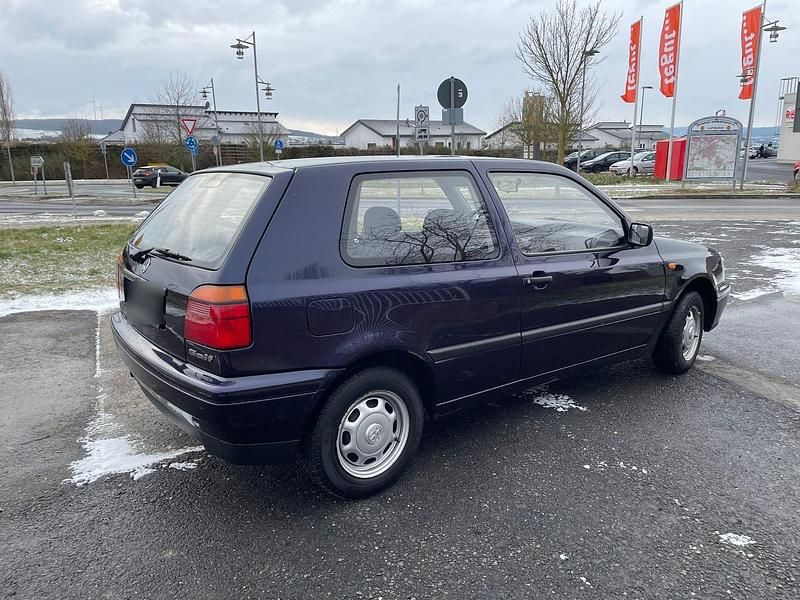 Gebraucht VW Golf 60 PS (44 kW) 1997 Blau Coupé