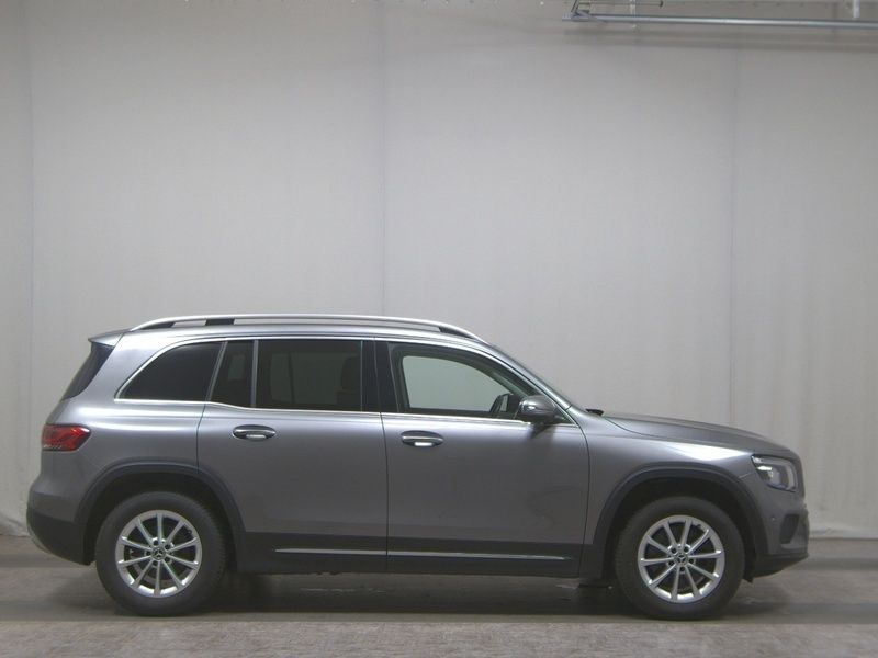 Mountaingrau metallic Gebraucht 2021 Mercedes GLB200 Progressive SUV | 29.780 € (Superpreis) - Bild 1/4