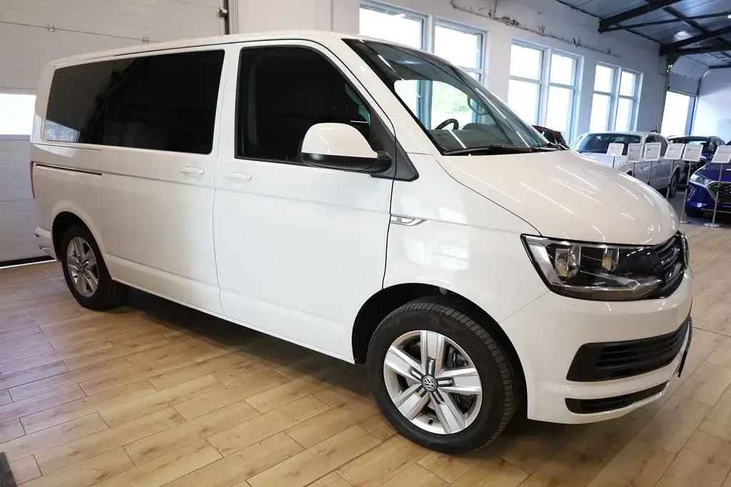 Gebraucht VW Multivan Comfortline 204 PS (150 kW) 2018 Candyweiss Van / Kleinbus