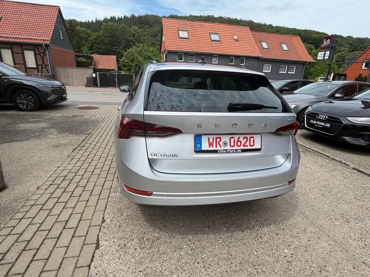 Gebraucht Skoda Octavia Ambition 116 PS (85 kW) 2021 Brilliantsilber metallic Kombi