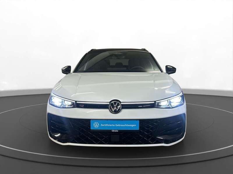 Gebraucht VW Passat R-line 150 PS (110 kW) 2024 Oryxweiß perlmutteffekt Kombi