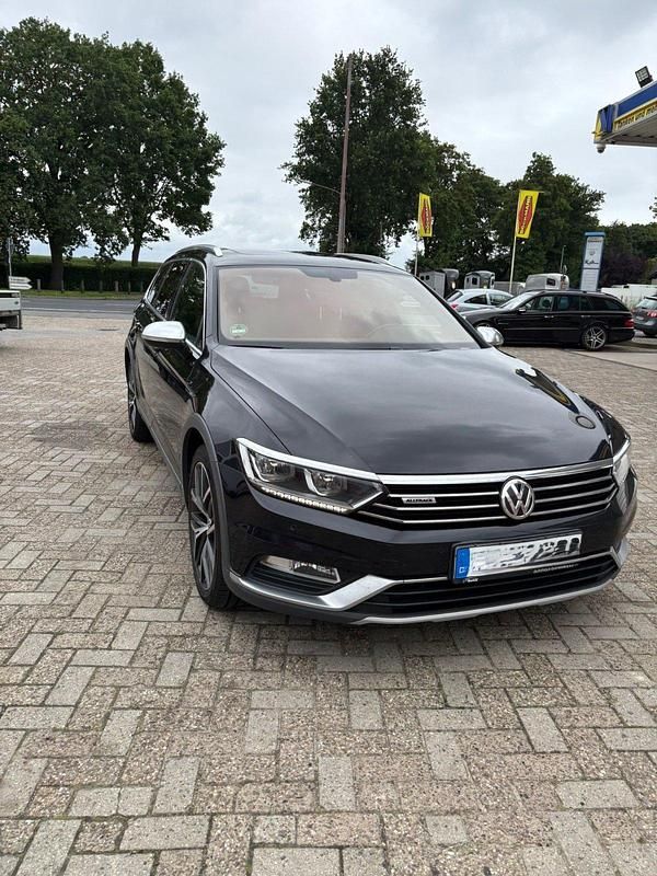 Schwarz Gebraucht 2017 VW Passat Alltrack Kombi | 15.900 € (Fairer Preis) - Bild 1/4