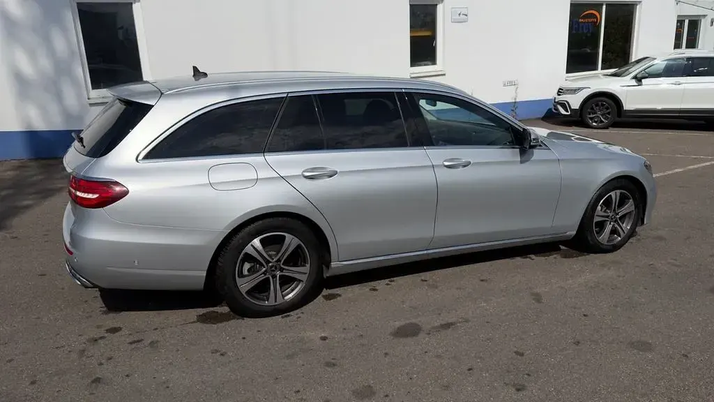 Gebraucht Mercedes E220 194 PS (142 kW) 2018 Silber Limousine