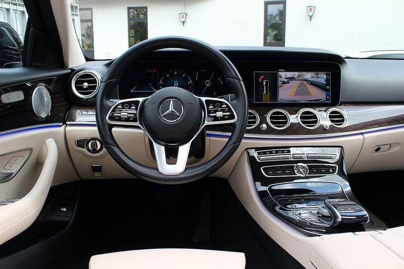 Schwarz Gebraucht 2018 Mercedes E400 Avantgarde Limousine | 35.850 € (Guter Preis) - Bild 1/4