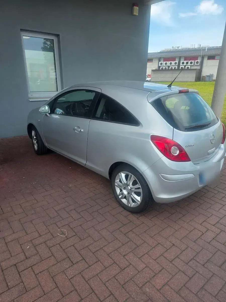 Gebraucht Opel Corsa Selection 80 PS (58 kW) 2009 Silber Kleinwagen