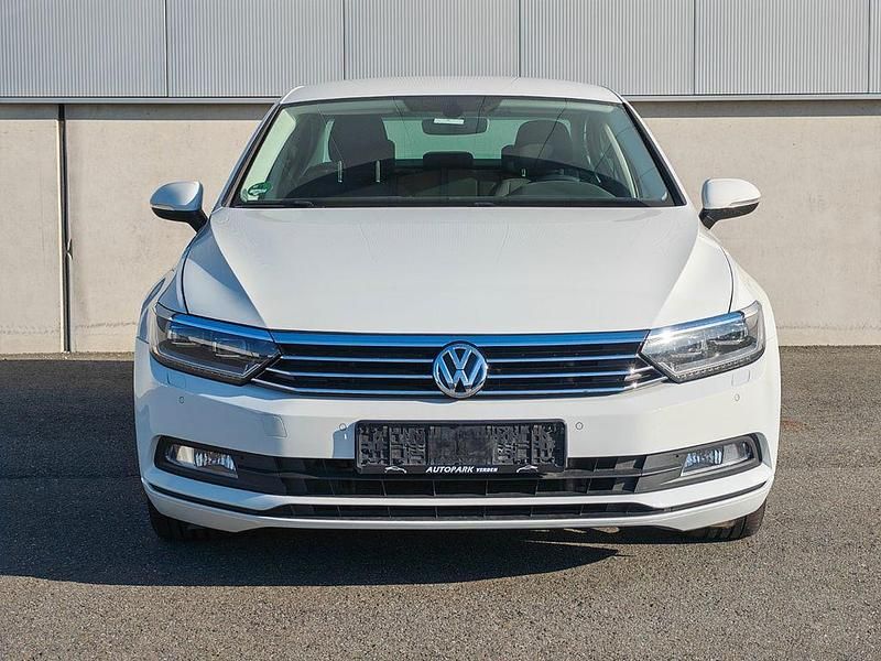 Gebraucht VW Passat Trendline 120 PS (88 kW) 2015 Weiß Limousine