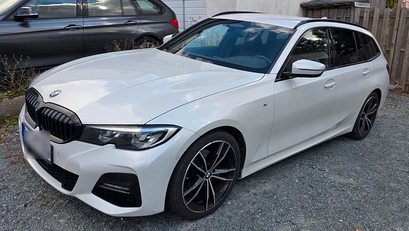 Weiß Gebraucht 2019 BMW 320 M Sport Kombi | 23.500 € (Guter Preis) - Bild 1/4