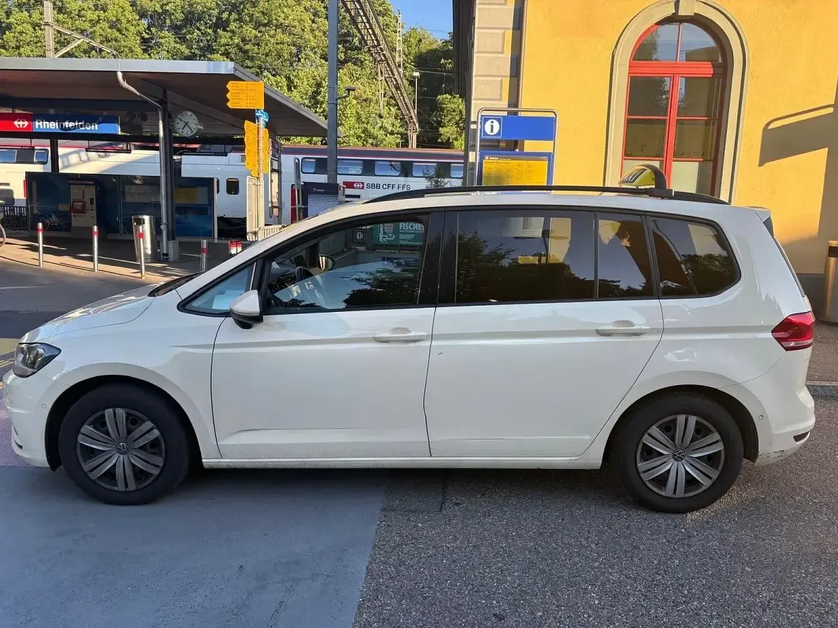 Gebraucht VW Touran 150 PS (110 kW) 2022 Gelb Van / Kleinbus
