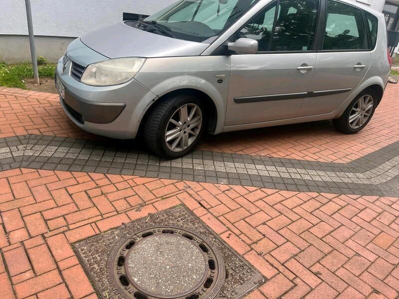 Grau Gebraucht 2006 Renault Mégane II Kleinwagen | 1.000 € (Superpreis) - Bild 1/4