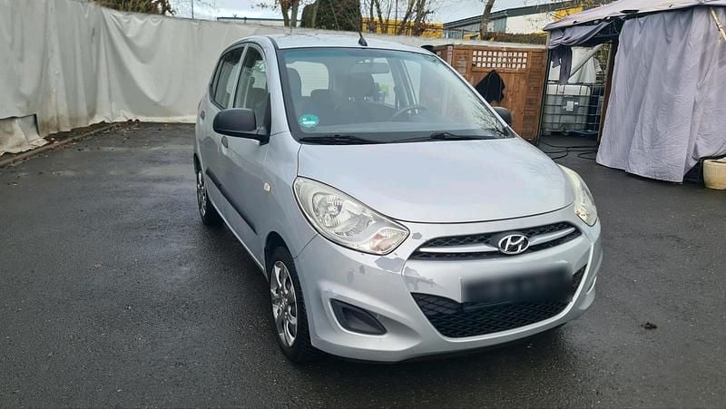 Gebraucht Hyundai i10 69 PS (50 kW) 2011 Silber Kleinwagen