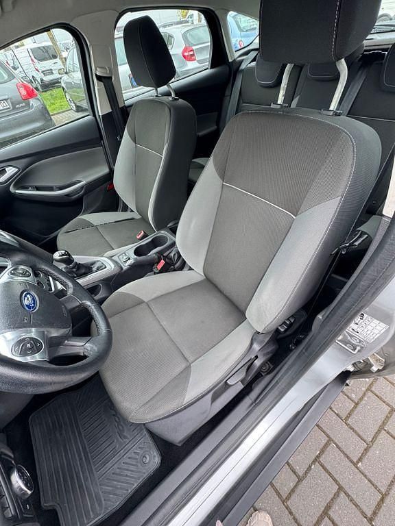 Gebraucht Ford Focus Trend 105 PS (77 kW) 2011 Silber Limousine