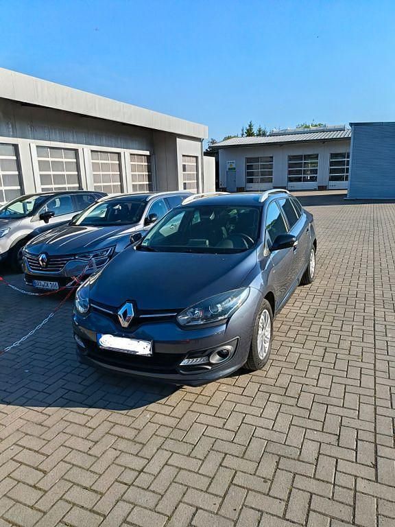 Grau Gebraucht 2015 Renault Mégane III LIMITED Limousine | 5.599 € (Fairer Preis) - Bild 1/4