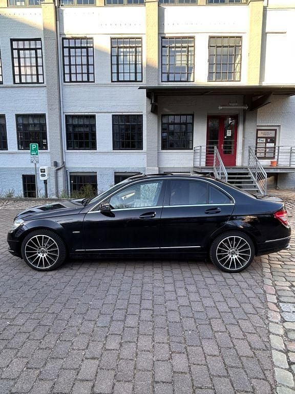 Gebraucht Mercedes C250 204 PS (150 kW) 2010 Schwarz Limousine
