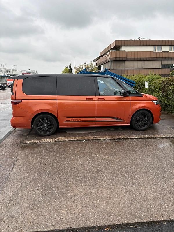 Usata VW Multivan Edition 204 CV (150 kW) 2023 Arancione Monovolume