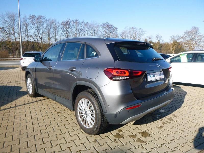 Gebraucht Mercedes GLA200 163 PS (119 kW) 2020 Grau SUV