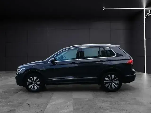 Gebraucht VW Tiguan Move 150 PS (110 kW) 2023 Grau SUV