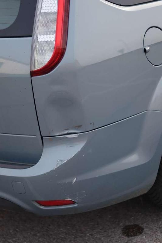 Usado Ford Focus Style 125 HP (91 kW) 2009 Cinzento Carrinha