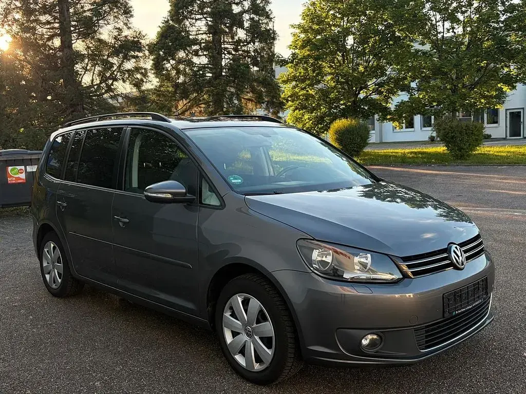 Gebraucht VW Touran Comfortline 140 PS (102 kW) 2013 Grau Van / Kleinbus