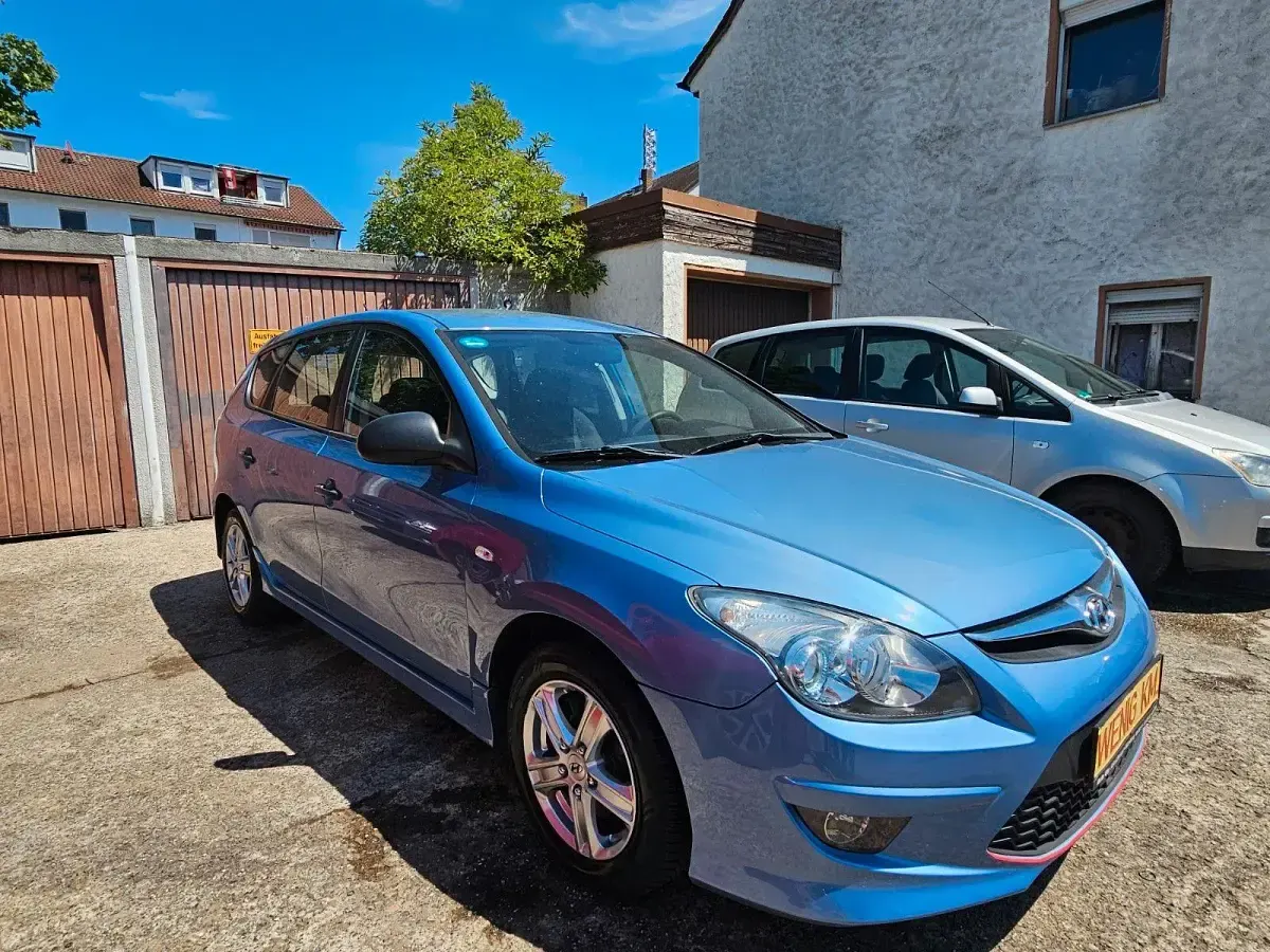 Gebraucht Hyundai i30 Classic 109 PS (80 kW) 2011 Blau Kombi