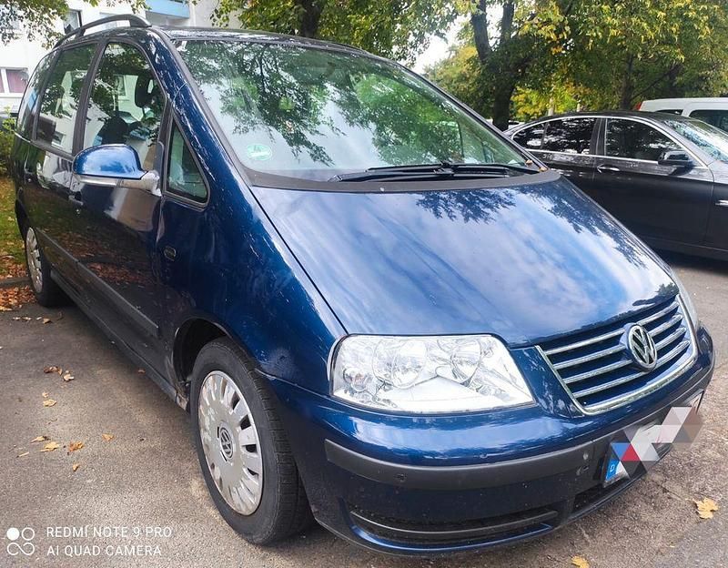 Blau Gebraucht 2010 VW Sharan Highline Van / Kleinbus | 2.390 € - Bild 1/4