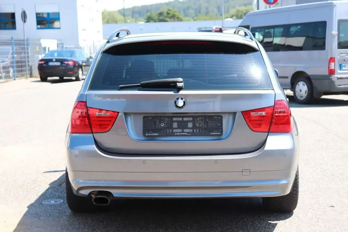 Gebraucht BMW 320 Comfort Edition 170 PS (125 kW) 2009 Grau Kombi