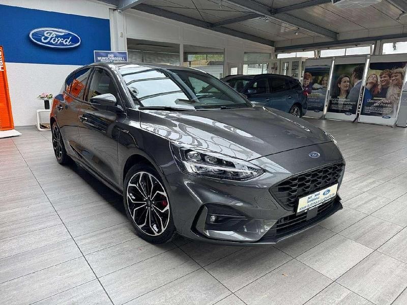 Magneticgrau (metallic) Gebraucht 2020 Ford Focus ST-Line X Limousine | 19.680 € (Etwas zu teuer) - Bild 1/4