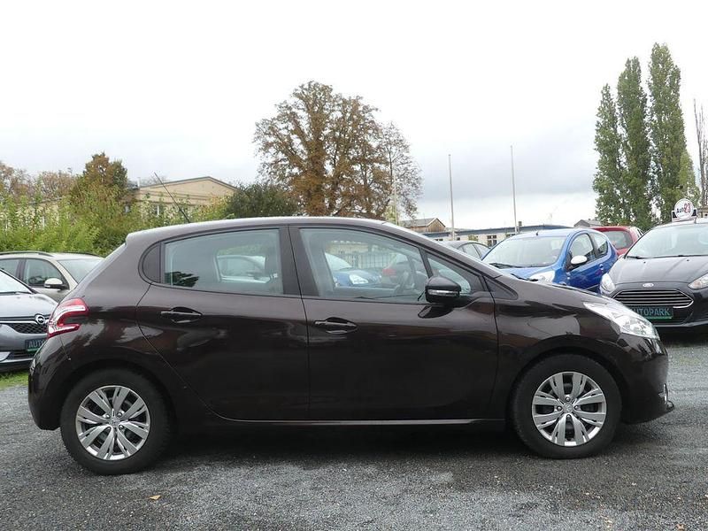 Gebraucht Peugeot 208 Active 95 PS (69 kW) 2012 Schwarz Kleinwagen