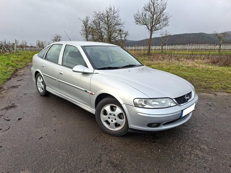 Gebraucht Opel Vectra 101 PS (74 kW) 2000 Silber Limousine