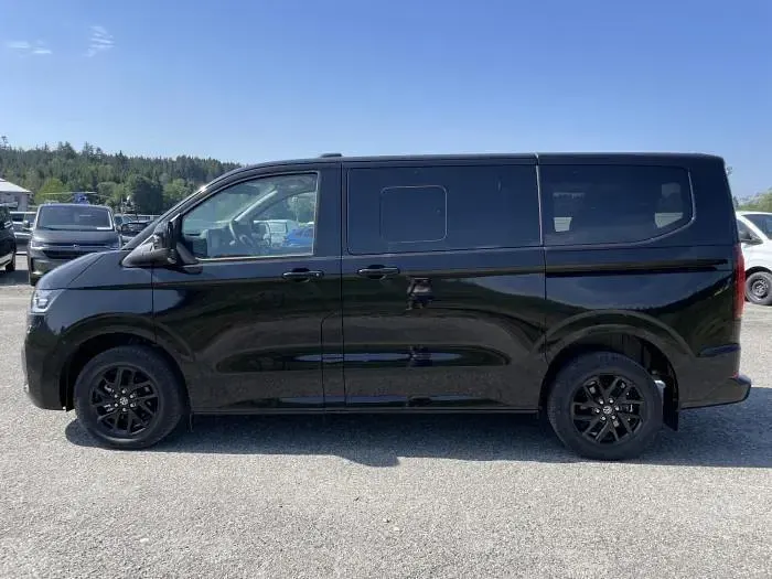Neu VW Caravelle Style 150 PS (110 kW) 2026 Schwarz, midnight black metallic Van