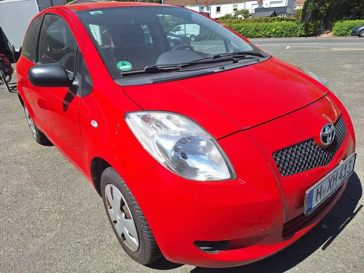 Gebraucht Toyota Yaris Basis 69 PS (50 kW) 2008 Super red 5 Kleinwagen