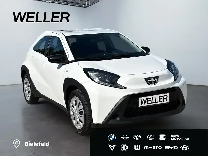 Gebraucht Toyota Aygo Play 72 PS (52 kW) 2023 Super (pure) white ii (weiss) Kleinwagen