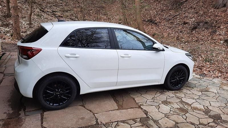 Gebraucht Kia Rio DREAM-TEAM Edition 99 PS (72 kW) 2017 Weiß Kleinwagen