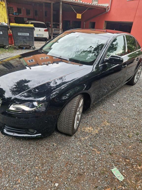 Schwarz Gebraucht 2010 Audi A4 Ambition Limousine | 8.200 € (Fairer Preis) - Bild 1/4
