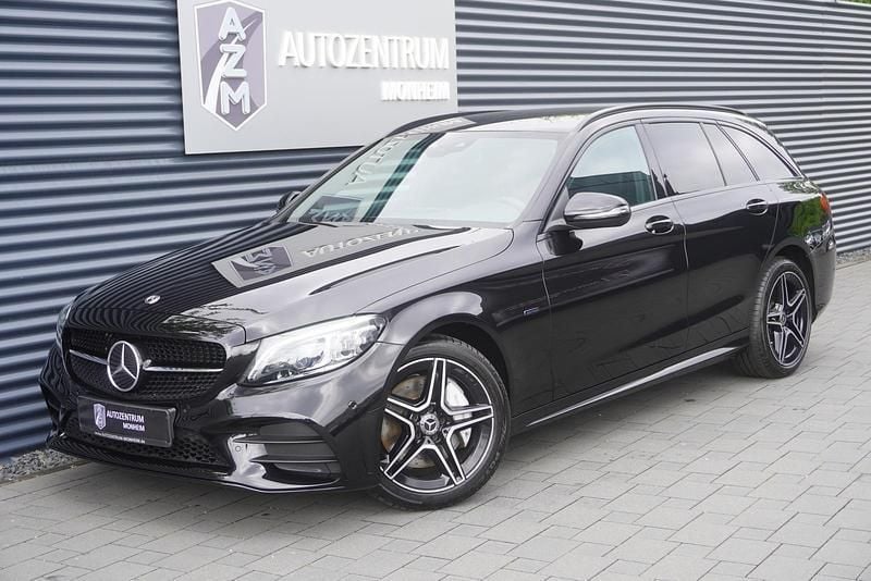 Obsidianschwarz metallic Gebraucht 2021 Mercedes C300e AMG line Limousine | 29.990 € (Superpreis) - Bild 1/4