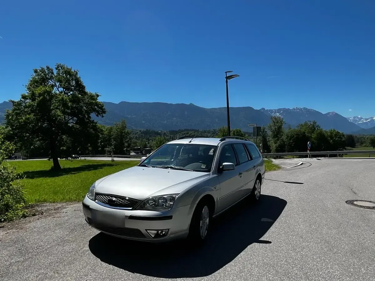 Gebraucht Ford Mondeo 118 PS (86 kW) 2007 Silber Kombi