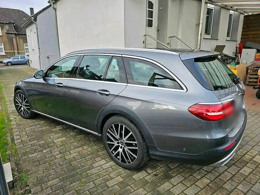Gebraucht Mercedes E220 All-Terrain 194 PS (142 kW) 2020 Grau Kombi