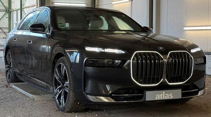 Gebraucht BMW 750e 313 PS (230 kW) 2024 Grau Limousine