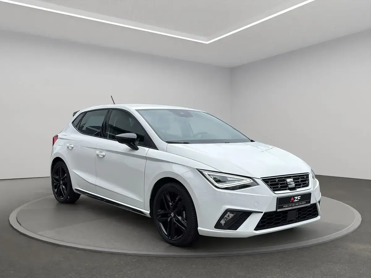 Gebraucht Seat Ibiza Black Edition 110 PS (80 kW) 2023 Weiß Kleinwagen