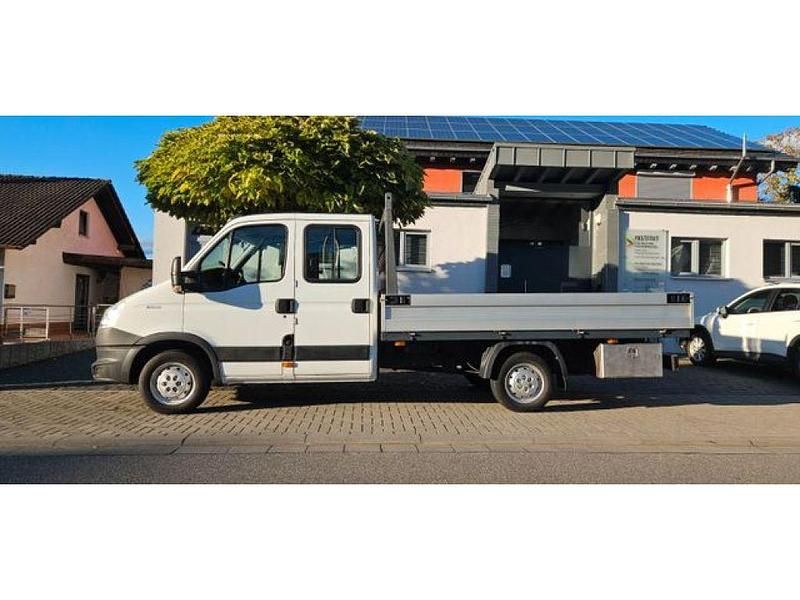 Weiss Gebraucht 2014 Iveco Daily Van | 19.999 € (Teuer) - Bild 1/4