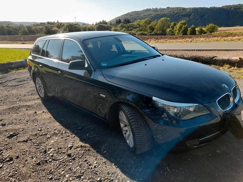 Schwarz Gebraucht 2009 BMW 520 Kombi | 5.500 € (Fairer Preis) - Bild 1/4