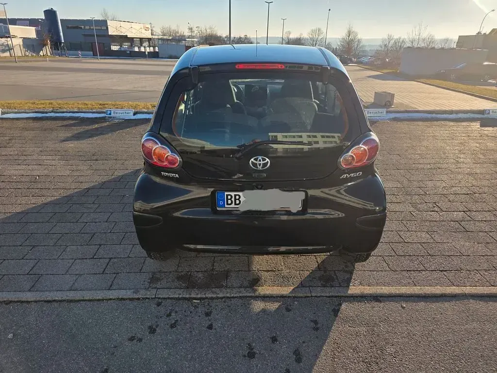 Gebraucht Toyota Aygo 68 PS (50 kW) 2009 Schwarz Kleinwagen