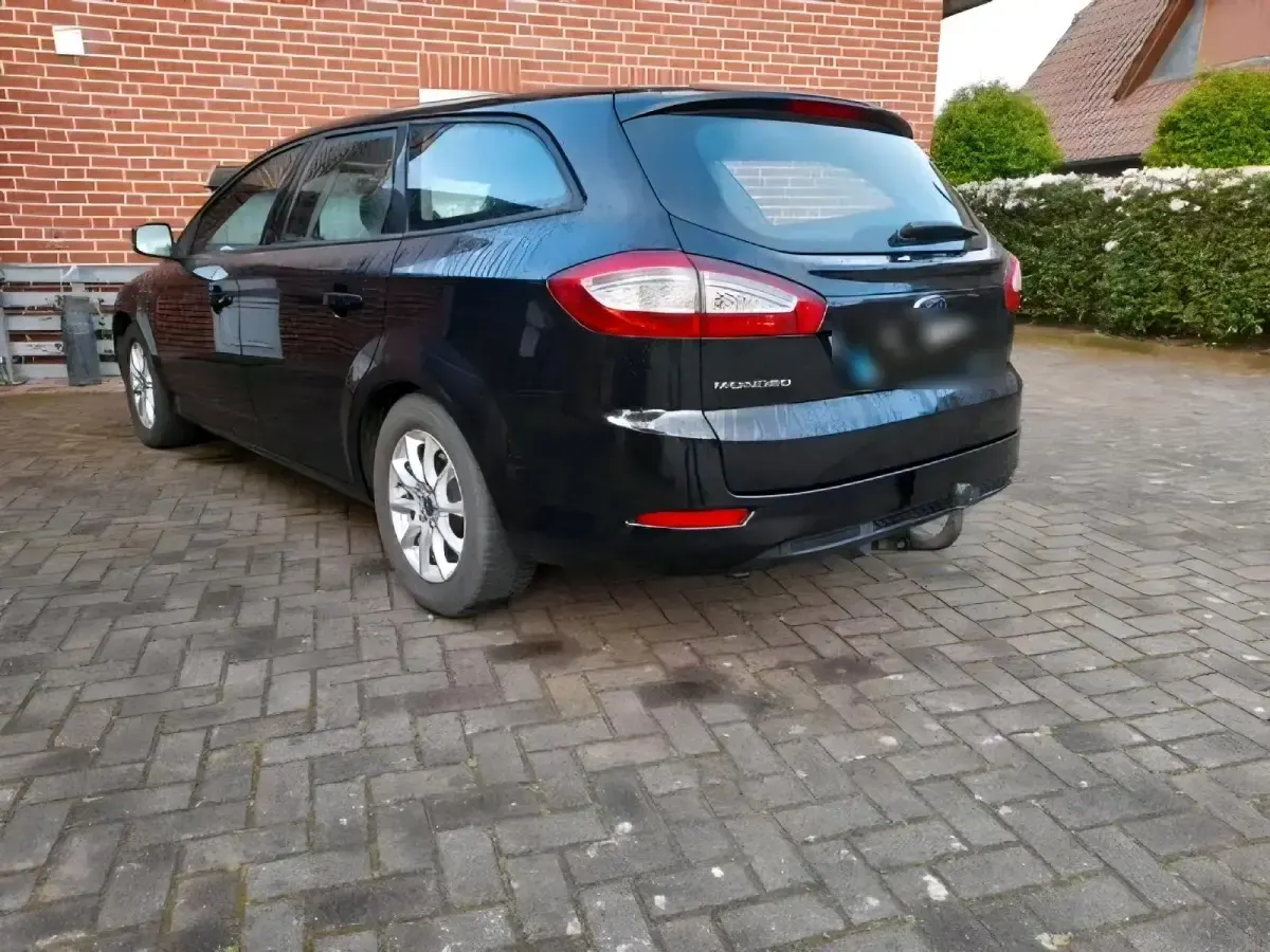 Gebraucht Ford Mondeo Ambiente 116 PS (85 kW) 2014 Schwarz Kombi